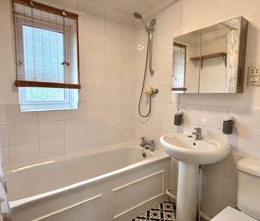 2 bedroom semi-detached house to rent - Photo 6