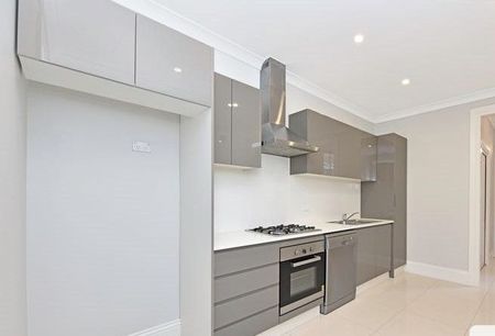 Stunning Updated Split-Level Terrace in Premier Inner-City Location - Photo 4