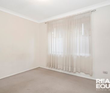 6 Balanada Avenue, Chipping Norton NSW 2170 - House For Rent | Domain - Photo 4