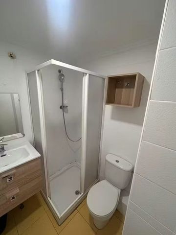 Avinguda del Primer de Maig, Valencia, Valencian Community 46017 - Photo 3