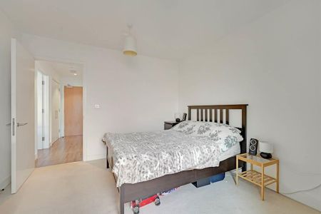 Barking Road, London - Photo 2