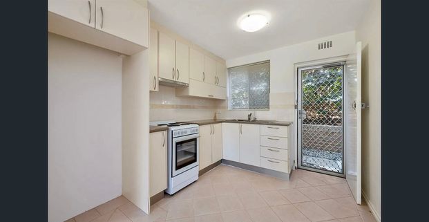Beautifully Renovated Ground Floor Unit in Elevated Wembley Downs Location - Photo 1