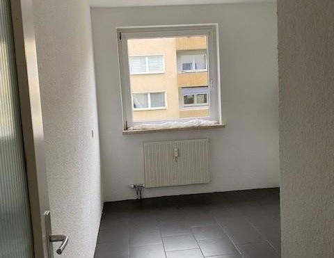 ~ERGESCHOSSWOHNUNG mit BALKON und 3 ZIMMERN sucht NETTE MIETER~ - Photo 1