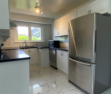 For Lease - 244 Weighton Drive, Oakville, Ontario - Photo 4