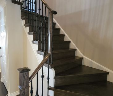 For Lease - 5794 Gant Crescent Unit# Upper Home, Mississauga, Ontario - Photo 2