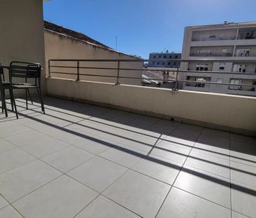 Location Appartement 4 pièces 80m² MARSEILLE 6ème - Photo 6