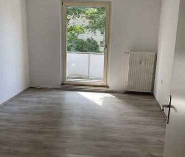 Sehr schöne renovierte 2 Zimmer Wohnung mit Balkon in Gelsenkirchen... - Foto 1
