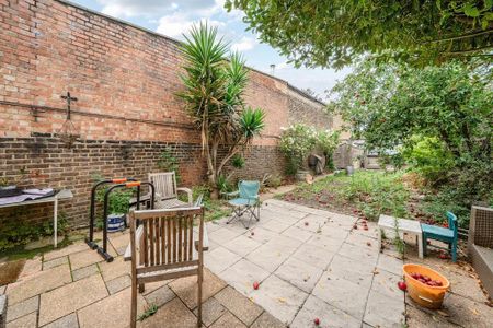 4 bedroom terraced house to rent - Photo 2