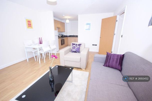 2 bedroom flat to rent - Photo 1