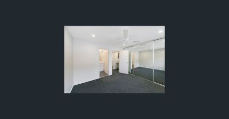 MODERN TOWNHOUSE CLOSE TO WESTFIELD CARINDALE - Photo 5
