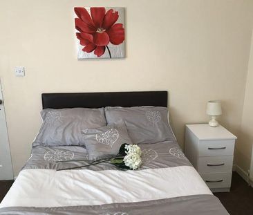 1 bedroom in a house share to rent - Photo 4