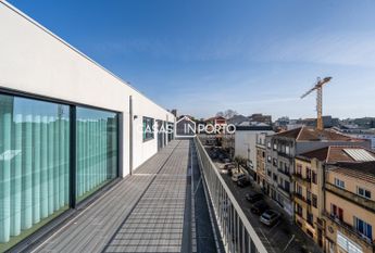 T4 Penthouse de charme com 2 terraços aos Aliados