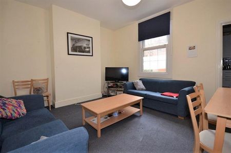 6 bedroom House To Let - Photo 2