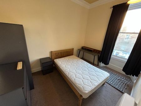 3 bedroom flat to rent - Photo 3