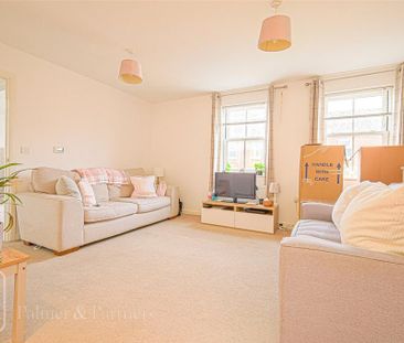 2 bedroom coach house to rent - Photo 2