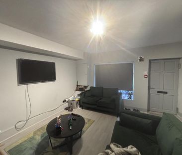 3 bedroom flat to rent - Photo 2