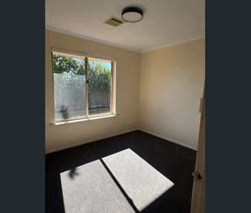 Open living space, family friendly with lots of space - Photo 2