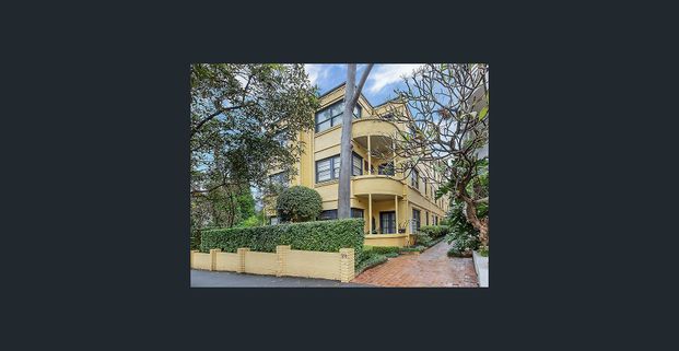 Light & Sunny, Art Deco 2 Bedroom Security Apartment - Photo 1