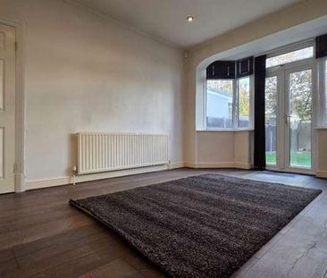 Stradbroke Grove, Ilford, IG5 - Photo 2