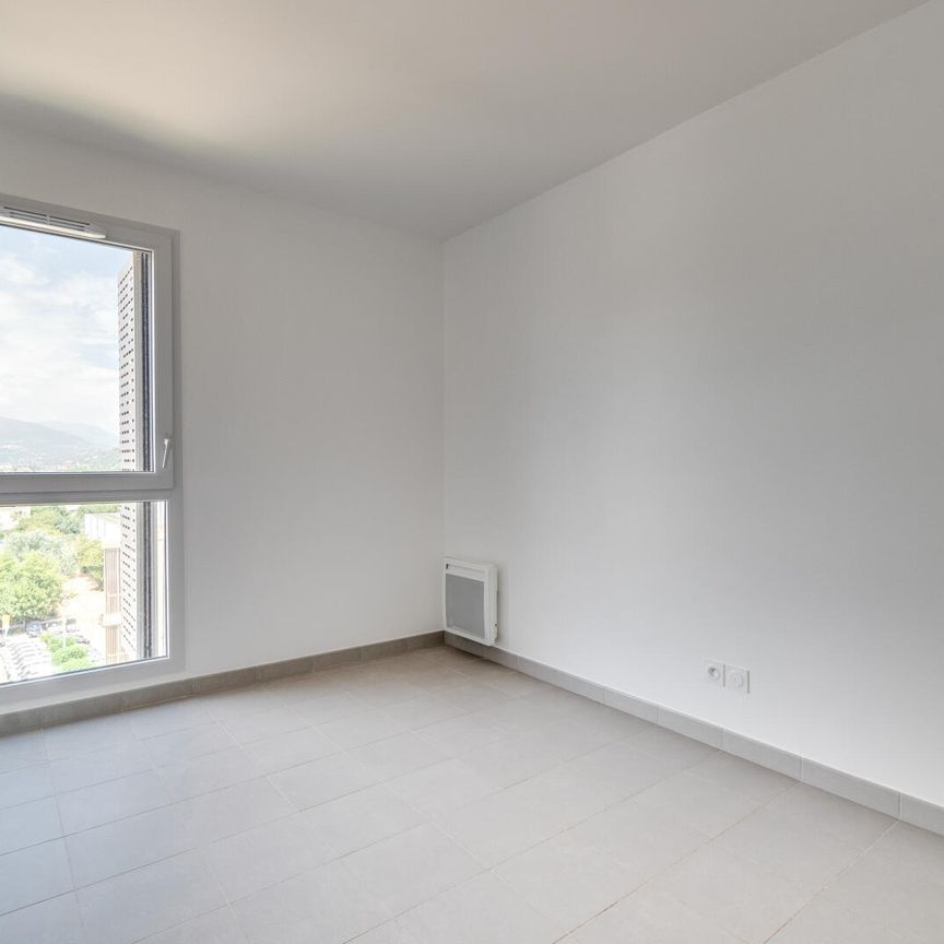 location Appartement F3 DE 57.07m² À NICE - Photo 1