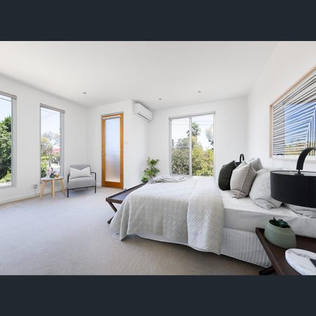 Bright, Contemporary Oversized Townhouse - UNDER APPLICATION - Photo 3