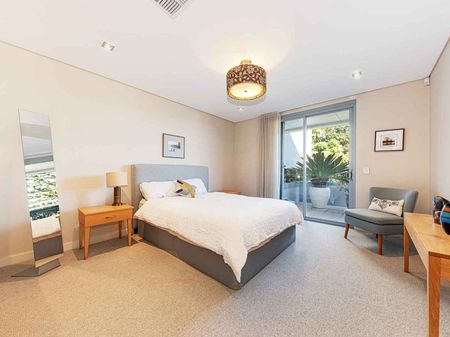 Fully Furnished Three Bedroom in the Heart of Northbridge - Photo 3