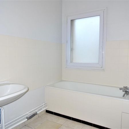 Location Appartement 2 pièces 55m² MAUREPAS 78310 - Photo 4