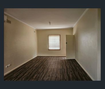 Centrally Located Maisonette! - Photo 2