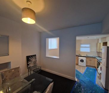 2 bedroom terraced house to rent - Photo 4