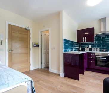 Apt 9, Lofthouse Residence - Photo 5