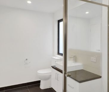 Spacious Ground-Level Apartment for Lease (3D Virtual tour available) – 1/1116 Burke Road, Balwyn North - Photo 2