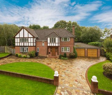 An outstanding family home situated in an exclusive Private Estate. - Photo 1