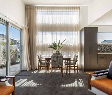 Quality Two-Bedroom Home in Sought-After St Kilda - Photo 3