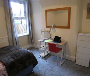 6 bedroom house to rent - Photo 2