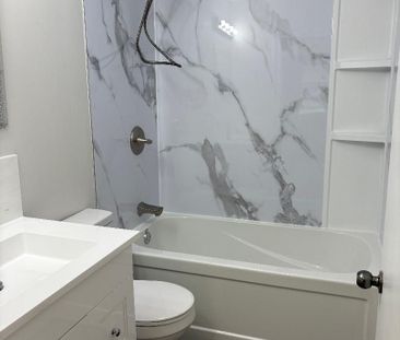 For Lease - 2429 Hensall Street, Mississauga, Ontario - Photo 2