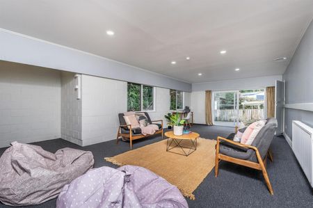 52 Kiwi Crescent, Tawa - Photo 4