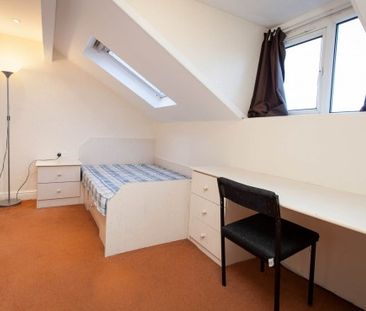 8 Bed - Ash Road, Leeds, - Photo 4