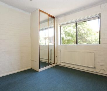 Stylish Inner-City Studio with Off-Street Parking - Photo 1