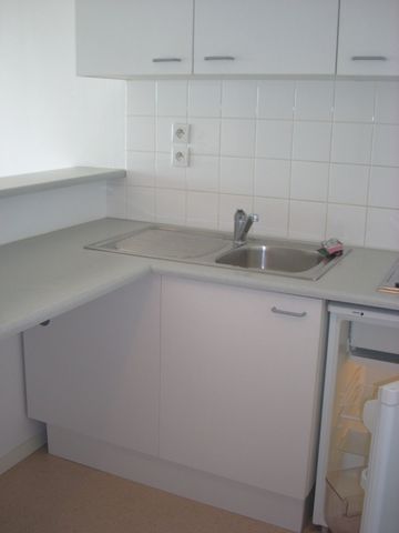 Location Appartement 2 pièces 38m² LA ROCHELLE 17000 - Photo 3