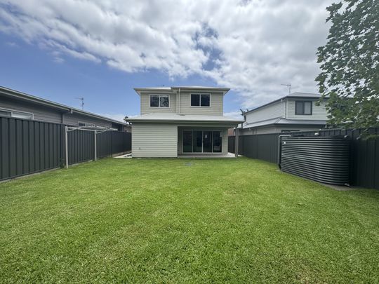 Beautifully designed 3-bedroom home - Photo 1