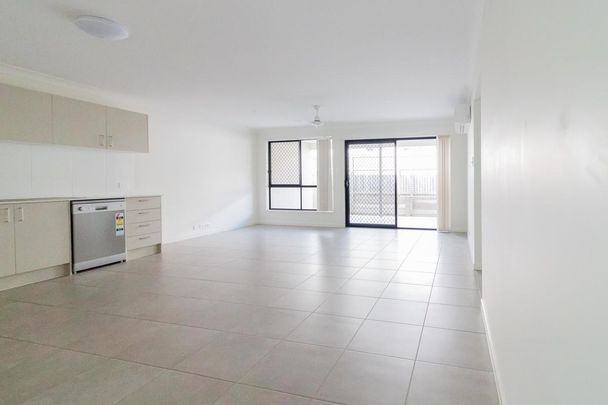 Lovely 3 Bedroom Home With 2 Air Conditoners and Security Screens Throughout - Photo 1