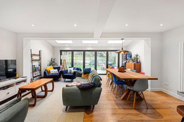 3 bedroom end of terrace house to rent - Photo 1