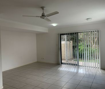 Luxury Three Bedroom Townhouse close to Westfield North Lakes - Photo 5