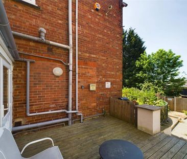 1 bedroom in a house share to rent - Photo 5