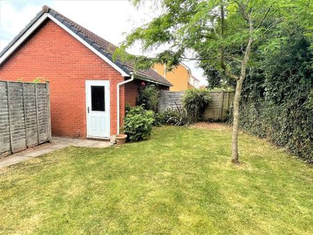 4 bedroom detached house to rent - Photo 5