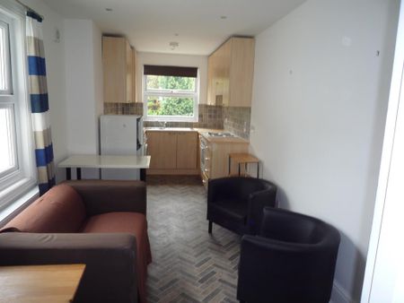 2 bedroom flat to rent - Photo 3
