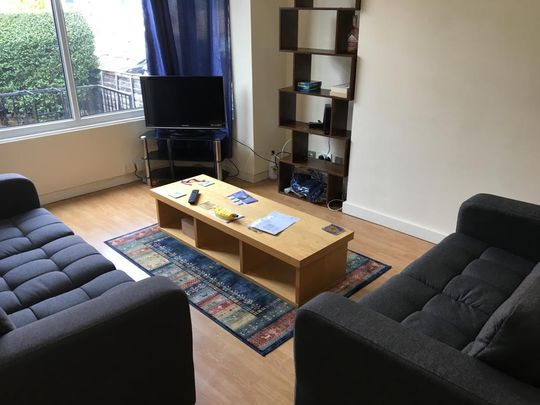 6 Bed Terraced House, Newport Gardens, LS6 - Photo 1