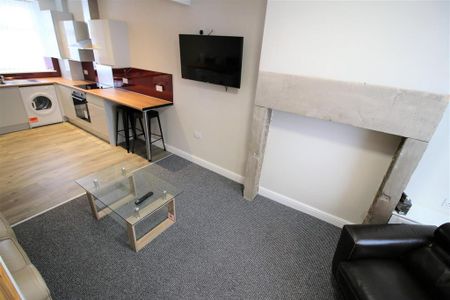 2 bedroom private hall to rent - Photo 2