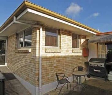 Three Bedroom Brick Home - Photo 5