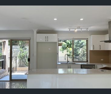 31 Sunflower Crescent, Calamvale, Qld 4116 - Photo 3